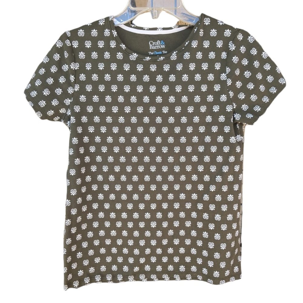 Croft & Barrow " The Classic Tee" - Green w/White Floral Repeated Print - Small